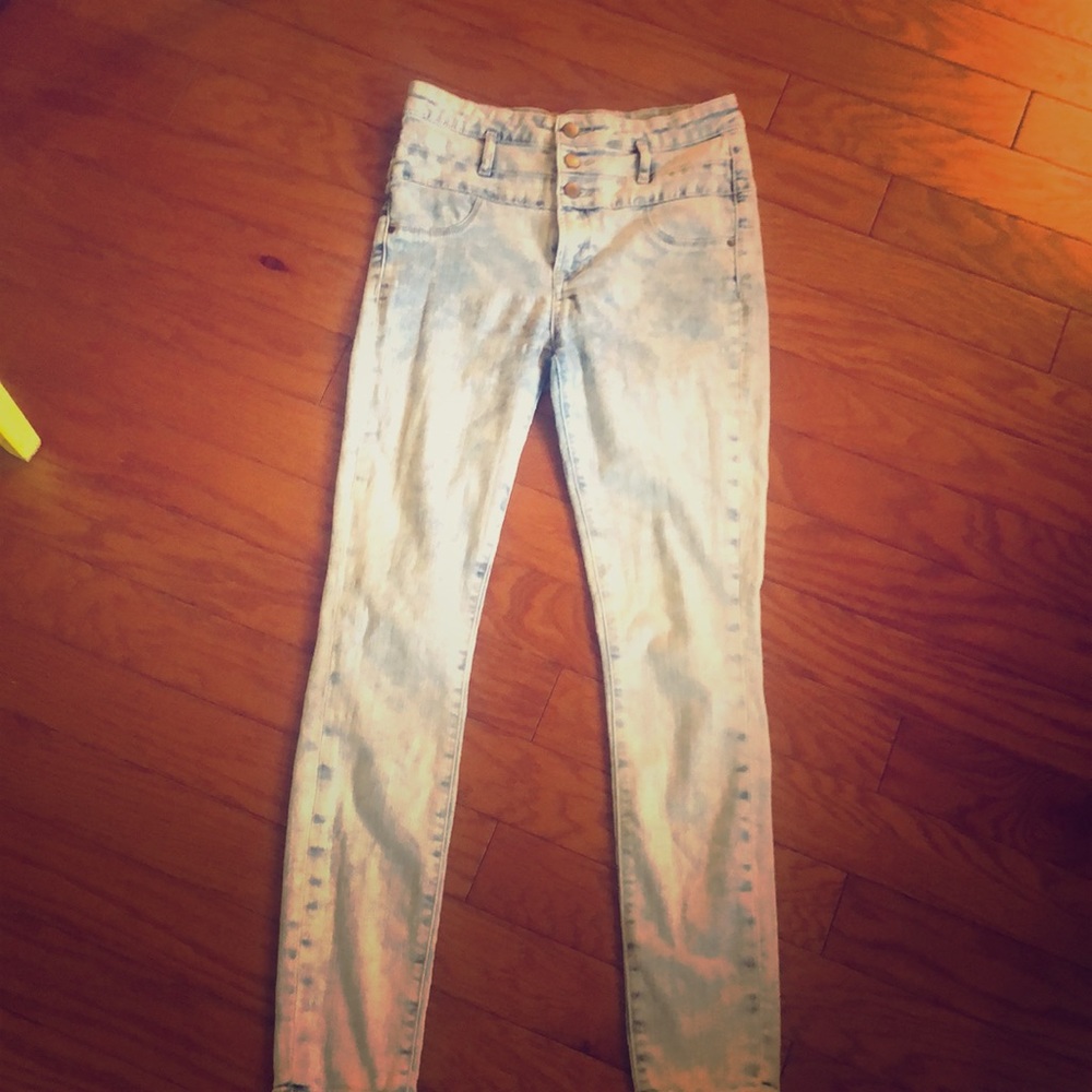 Acid wash jeans